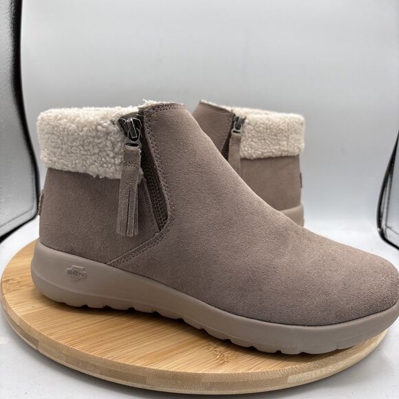 Skechers On The Go Joy Happily Cozy Ankle Bootie 8.5 Taupe Sherpa Lined Suede - Picture 1 of 8